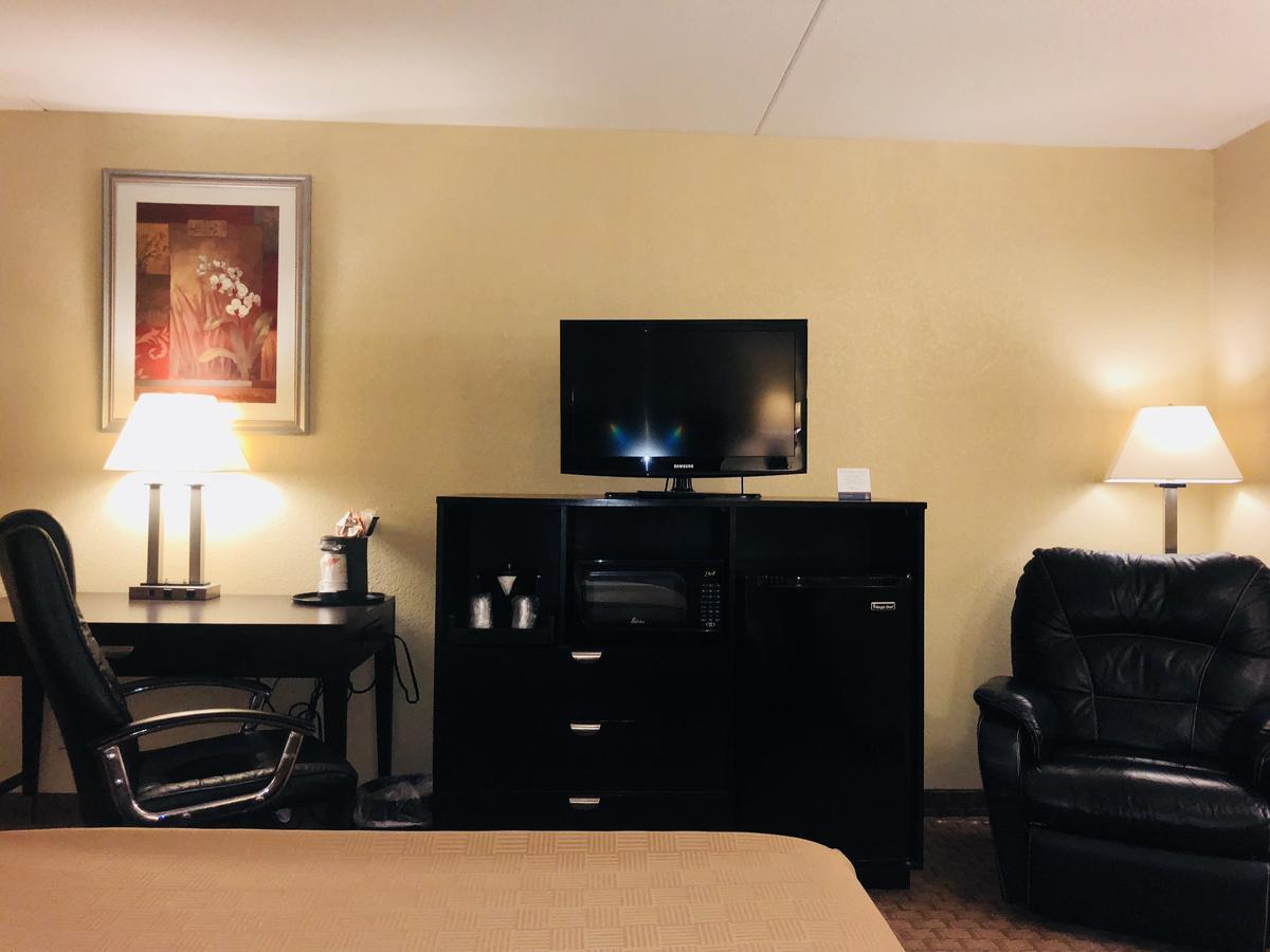 Wingate By Wyndham Wichita Airport Hotel Kültér fotó