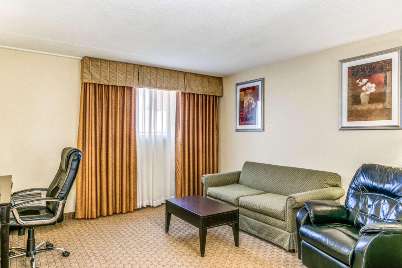 Wingate By Wyndham Wichita Airport Hotel Kültér fotó