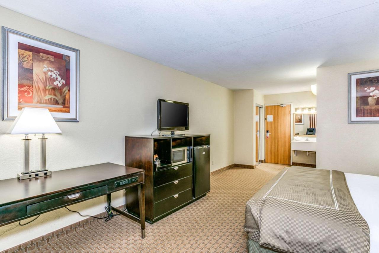 Wingate By Wyndham Wichita Airport Hotel Kültér fotó