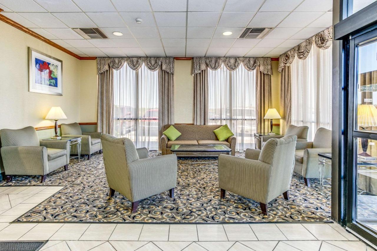 Wingate By Wyndham Wichita Airport Hotel Kültér fotó